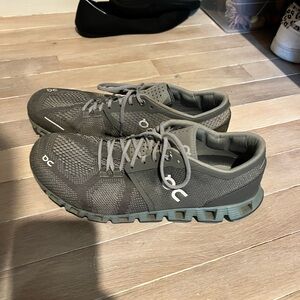 ON Cloud sneakers size 10